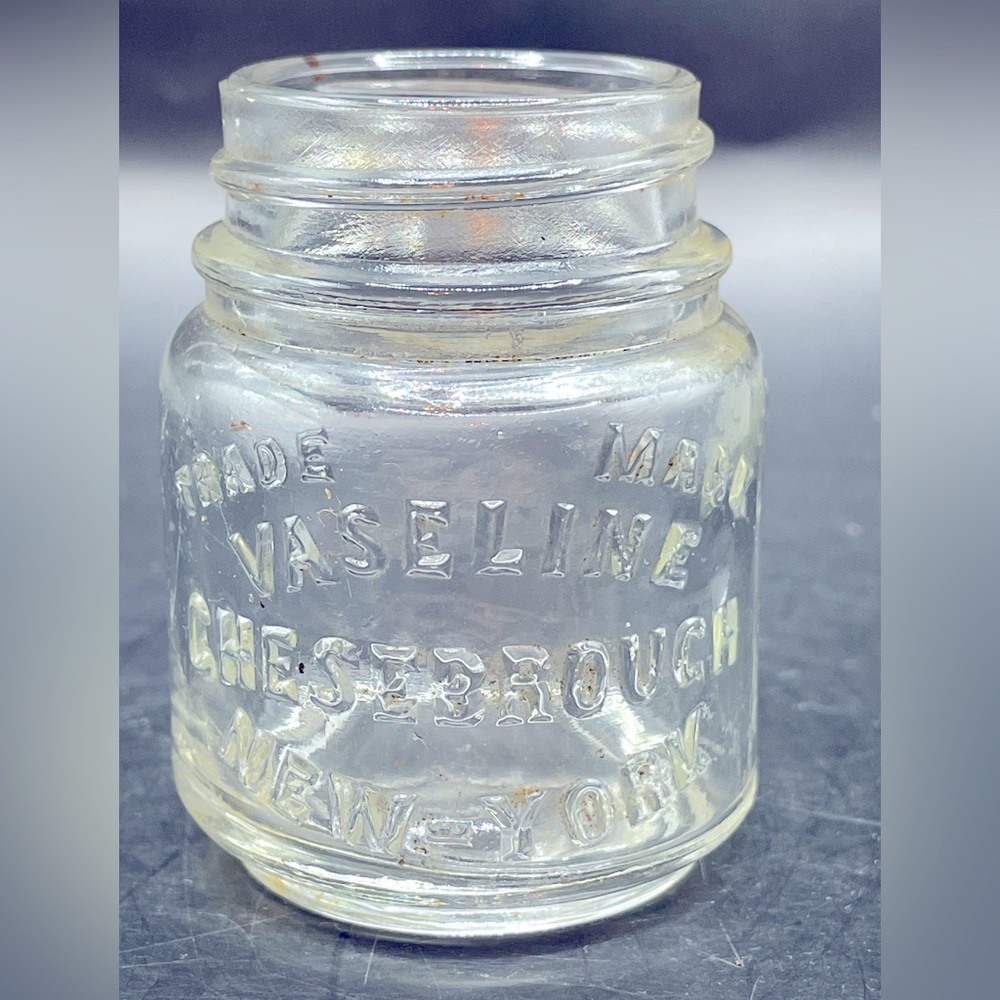 Antique CHESEBROUGH MANUFACTURING NY Embossed Clear & VASELINE Bottle 1918-1938